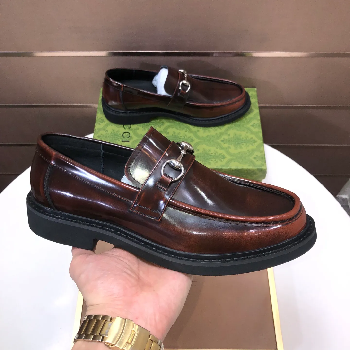 Ex-factory price 540💰The top Italian luxury men’s shoe giant (GUCCI) (Gucci) (full cowhide lining) is now available🍃Original European style🔰 Pleasant to the eye😍In order to make the shoes more durable and non-deformable🌀The production continues to follow traditional methods but there is still no lack of innovation💪Select original sheepskin for the leather♻️ Smooth, natural and exceptionally bright⭐Made of imported cowhide The rich man’s first choice 38-45 (45 customized)